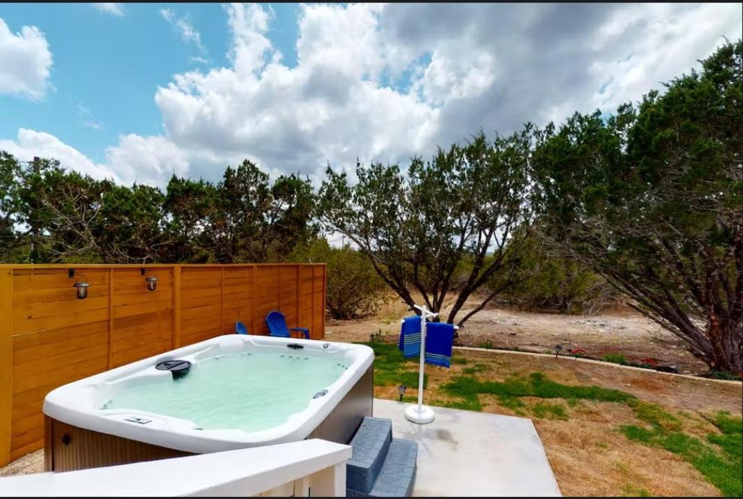 Blue Oasis In The Hill Country Hotell Kerrville Exteriör bild